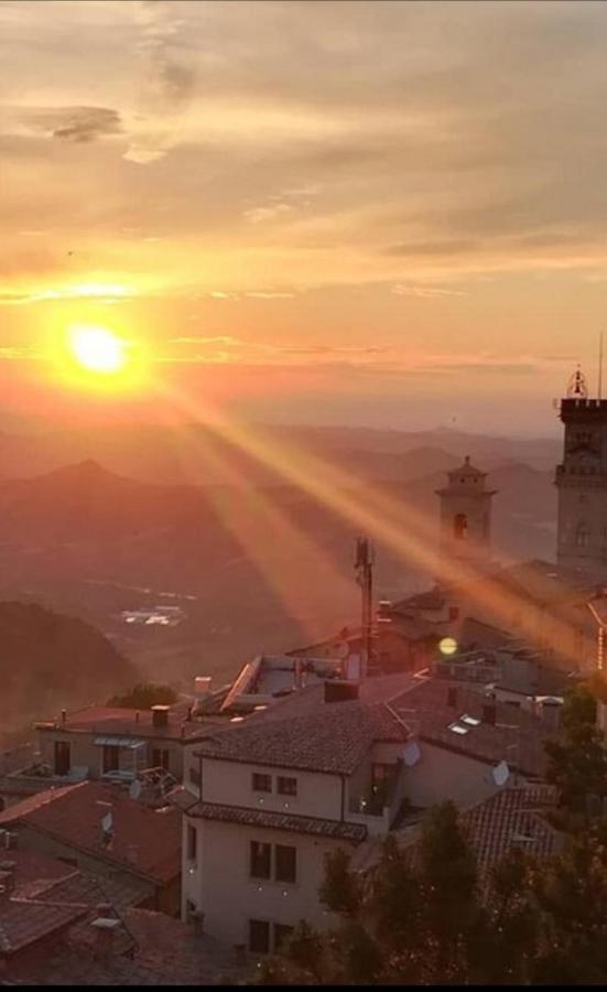 Hotel La Rocca Сан Марино Екстериор снимка