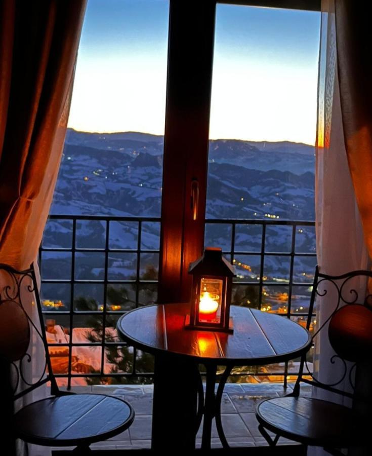 Hotel La Rocca Сан Марино Екстериор снимка