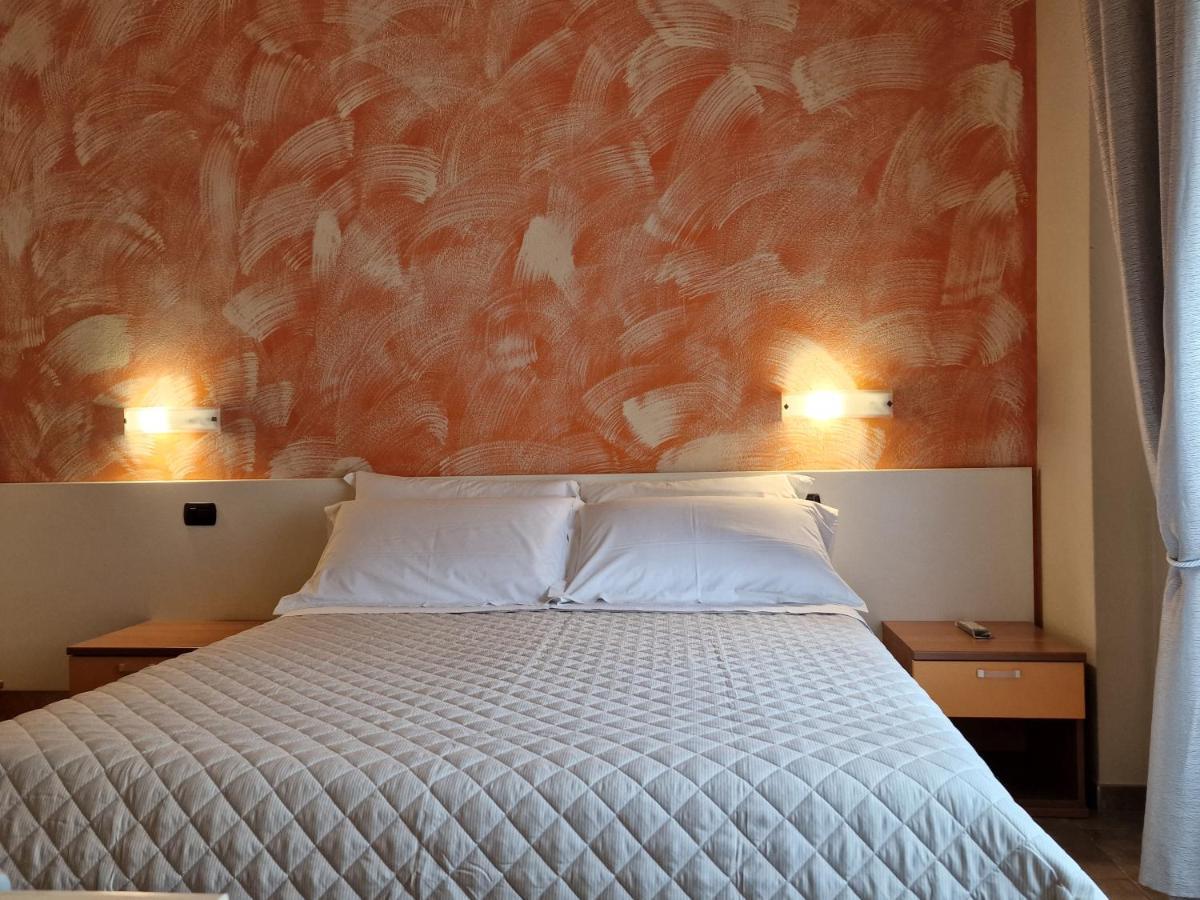 Hotel La Rocca Сан Марино Екстериор снимка