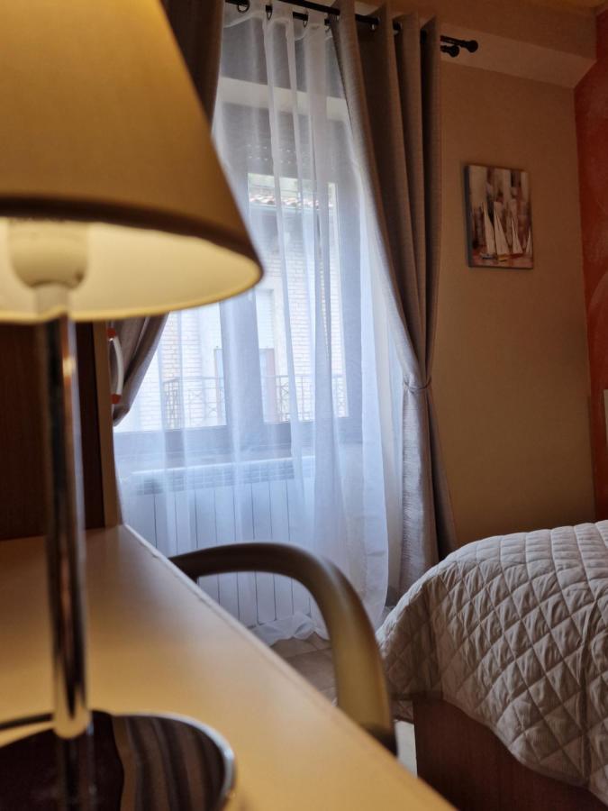 Hotel La Rocca Сан Марино Екстериор снимка