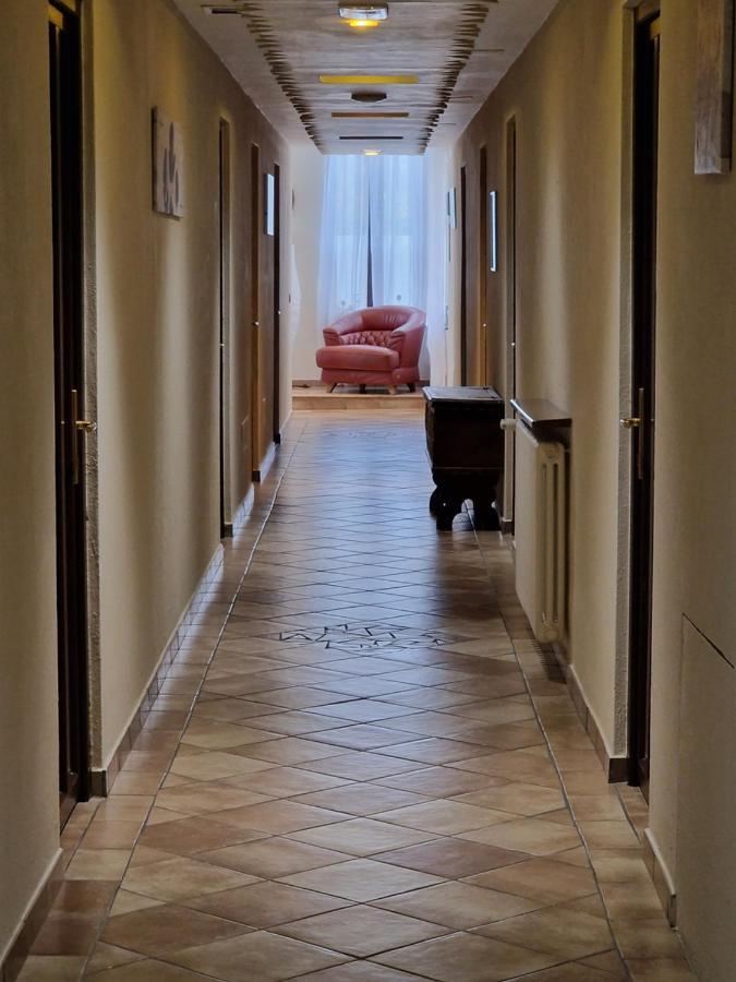 Hotel La Rocca Сан Марино Екстериор снимка