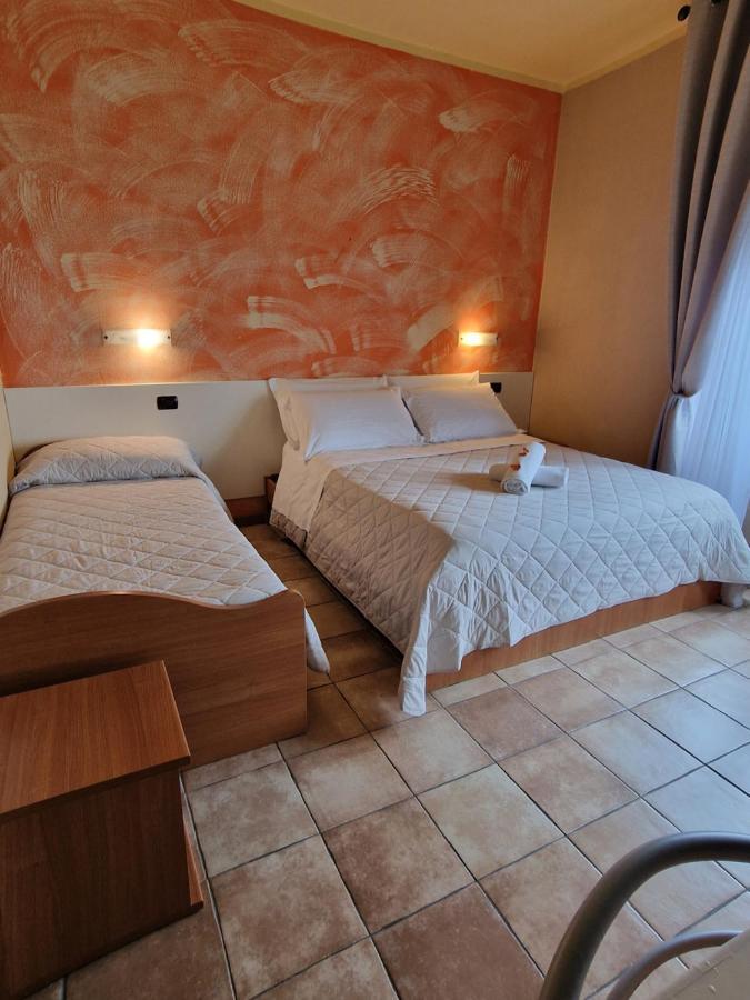 Hotel La Rocca Сан Марино Екстериор снимка
