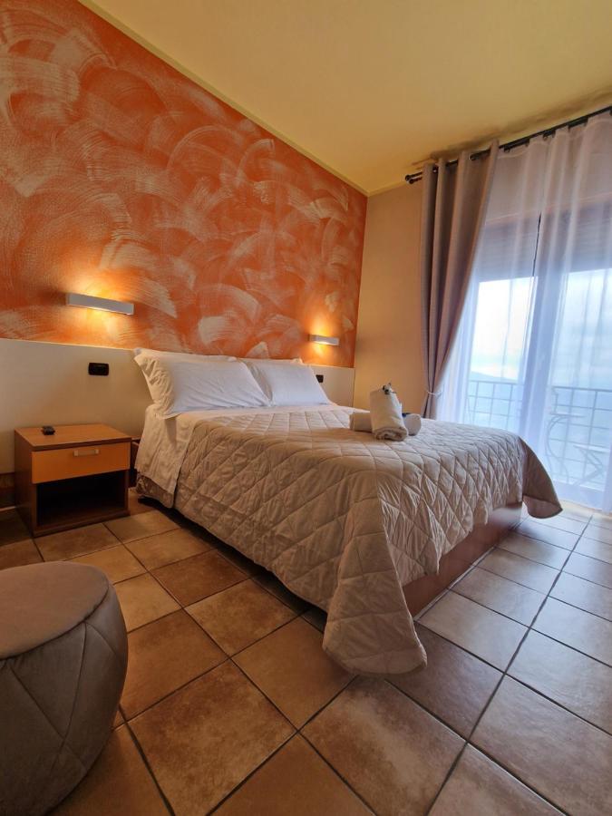 Hotel La Rocca Сан Марино Екстериор снимка