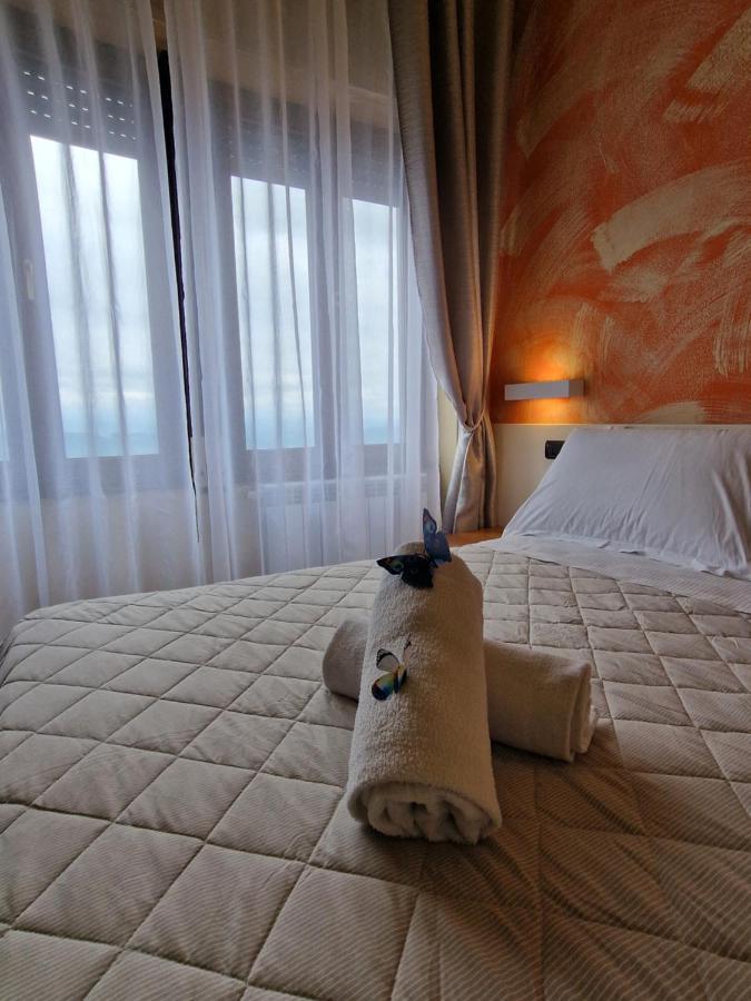 Hotel La Rocca Сан Марино Екстериор снимка