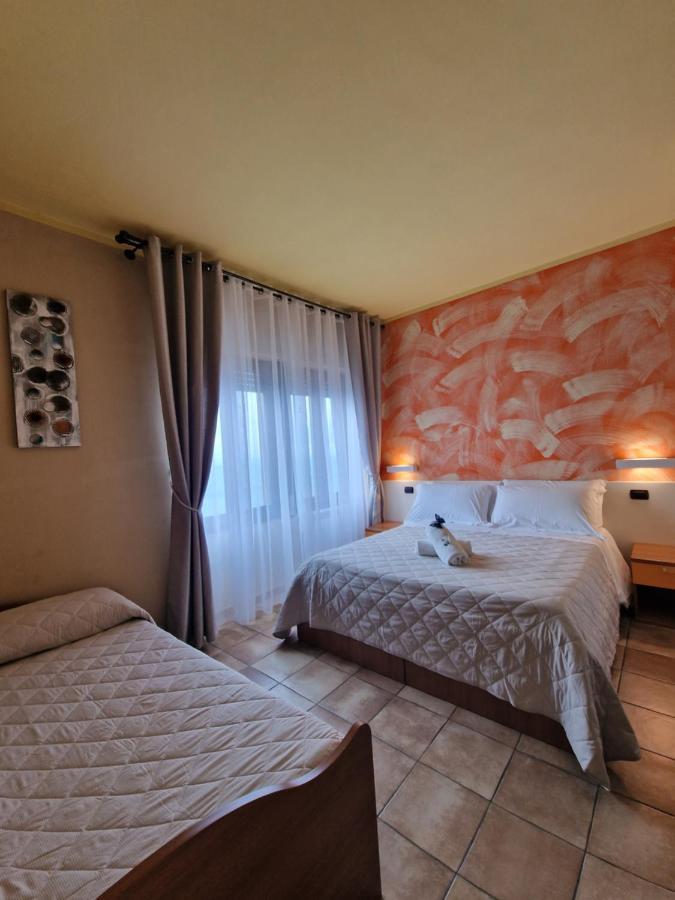 Hotel La Rocca Сан Марино Екстериор снимка