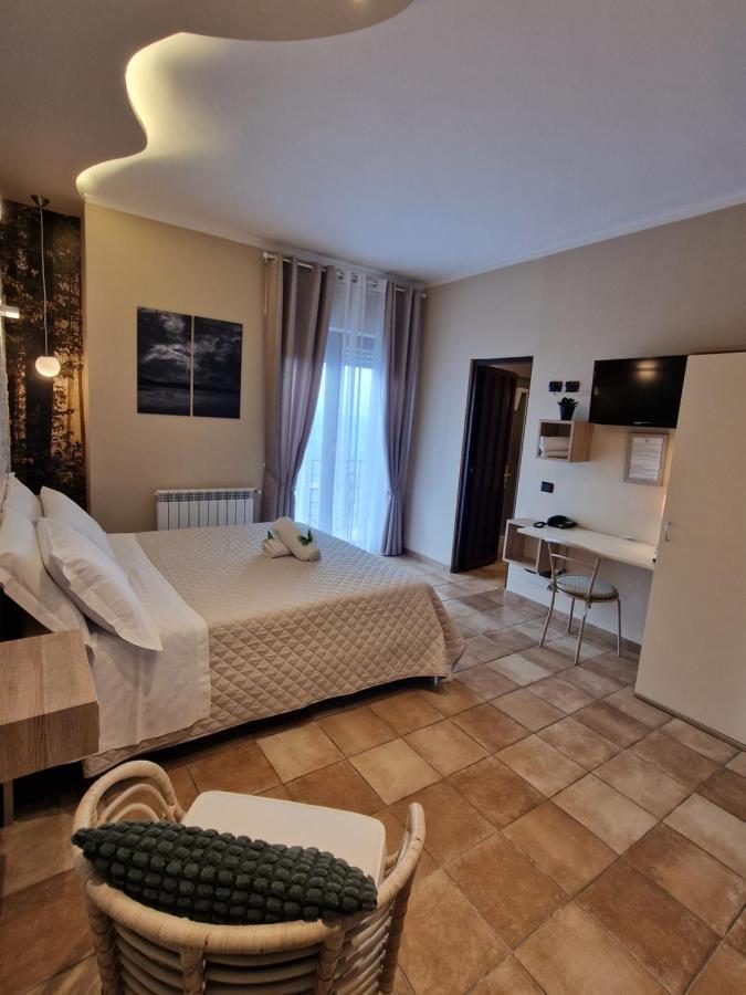 Hotel La Rocca Сан Марино Екстериор снимка