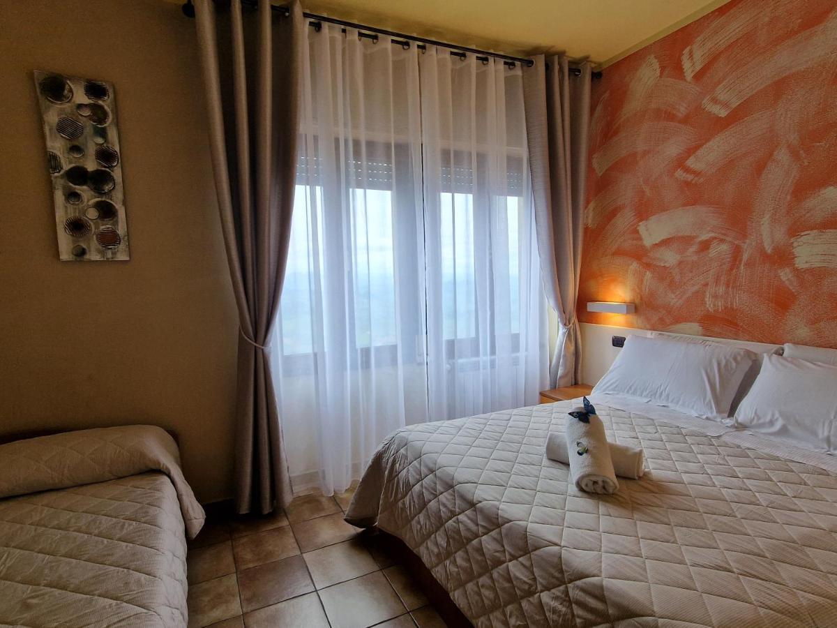 Hotel La Rocca Сан Марино Екстериор снимка