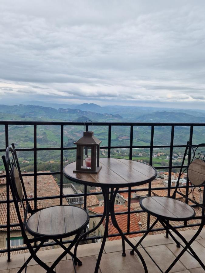 Hotel La Rocca Сан Марино Екстериор снимка