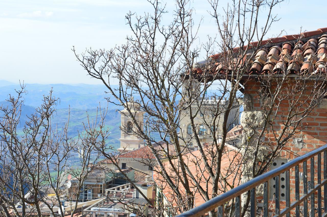Hotel La Rocca Сан Марино Екстериор снимка